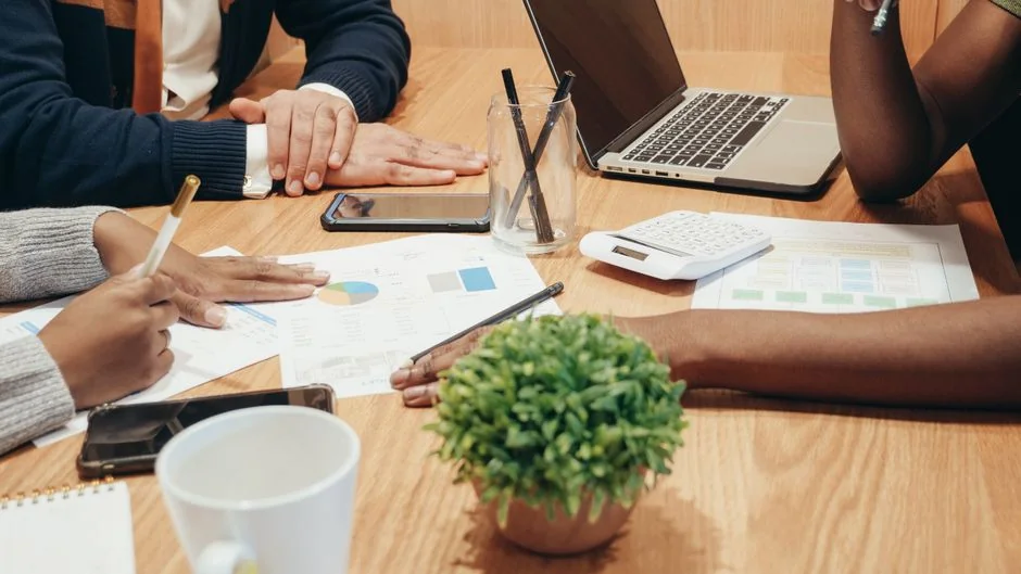 Facebook page for an entrepreneurs' social media experience on desktop and mobile.